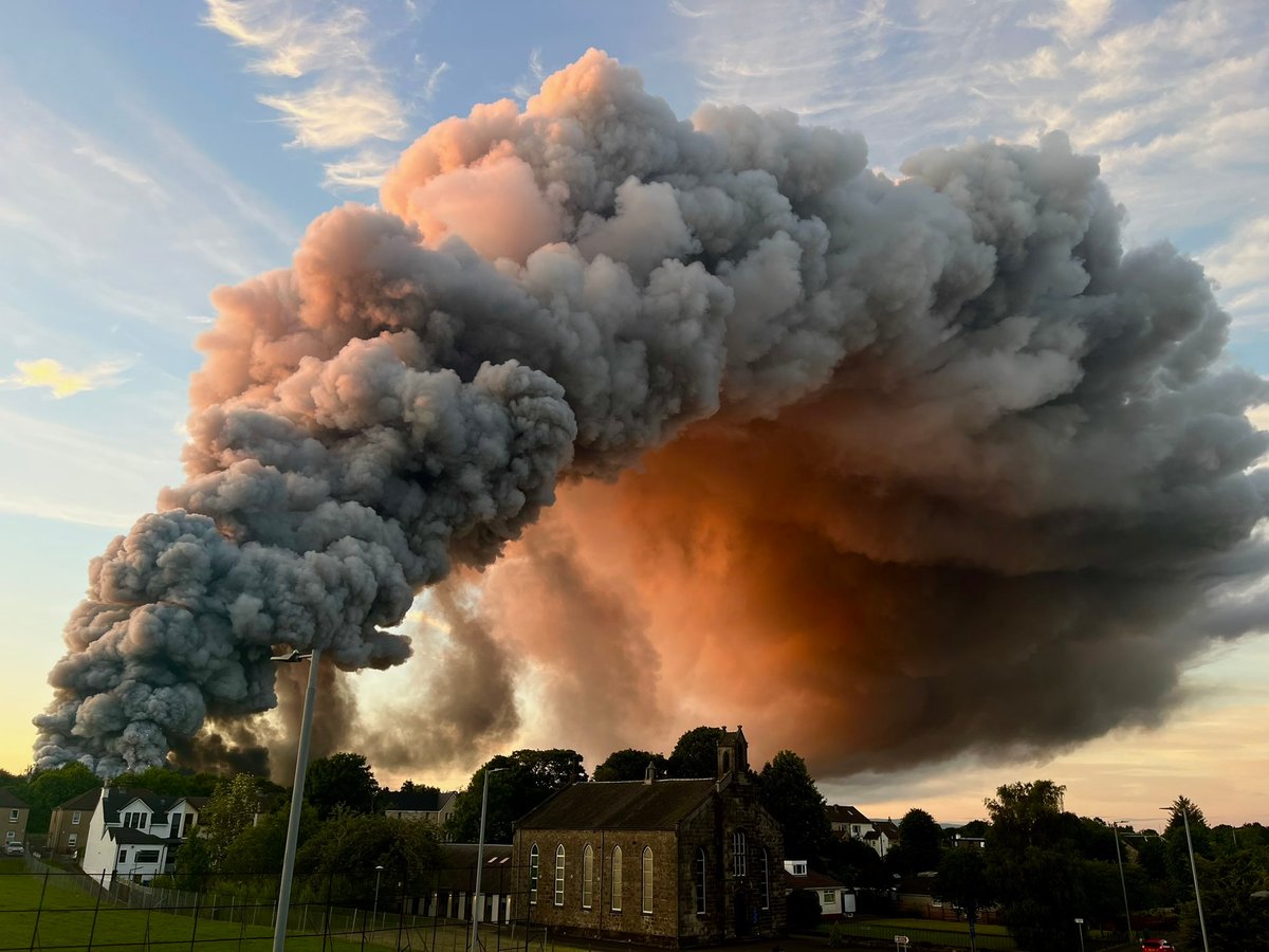 Massive Linwood fire sends plumes of smoke pouring into sky as health  warning issued