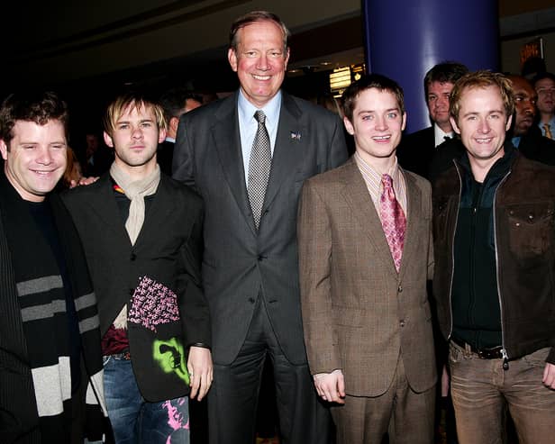 Actor Sean Astin, actor Dominic Monaghan, Governor George Pataki, actor Elijah Wood and actor Billy Boyd pose together at a special advance screening of "Lord Of The Rings: The Return Of The King" at the AMC Empire Theater on December 15, 2003 in New York City. (Photo by Evan Agostini/Getty Images)