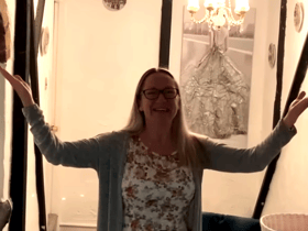 Estate agent Claire Cossey has created “The Neverending Property” to help sell her friend’s £700,000 house in Bedfordshire. 
