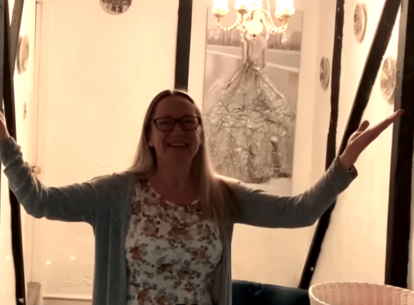 Estate agent Claire Cossey has created “The Neverending Property” to help sell her friend’s £700,000 house in Bedfordshire. 