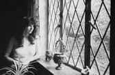 English singer-songwriter and musician Kate Bush at her family's home in East Wickham, London, 26th September 1978. (Photo by Chris Moorhouse/Evening Standard/Hulton Archive/Getty Images)
