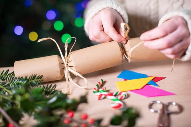 Swap crackers for reusable ones (photo: shutterstock)