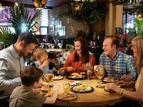 Dining local to support local restaurants (photo: Shutterstock)