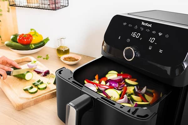 The Easy Fry Mega has a huge single drawer