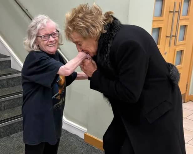 Rod Stewart dances with superfan during surprise hospital visit 