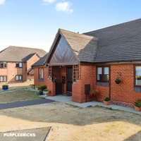 Two-bedroom retirement bungalow in Warwick with conservatory and private garden for £319,950