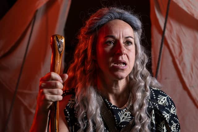Hecuba (Hannah Grainger Clemson)