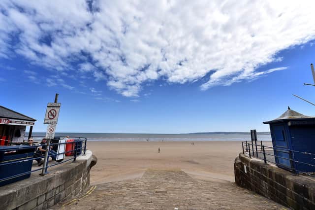 The traditional seaside resort of Filey is less commercial than some of its East-Coast neighbours and is an ideal seaside location for young families or anyone looking for a fine stretch of good sand for walks, playing in the sand, kite-flying...