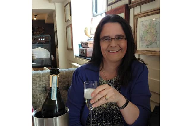 Local journalist Amanda Chalmers tried out the brave new world of dining The Globe in Warwick - and was reassured by the safety measures they had in place.