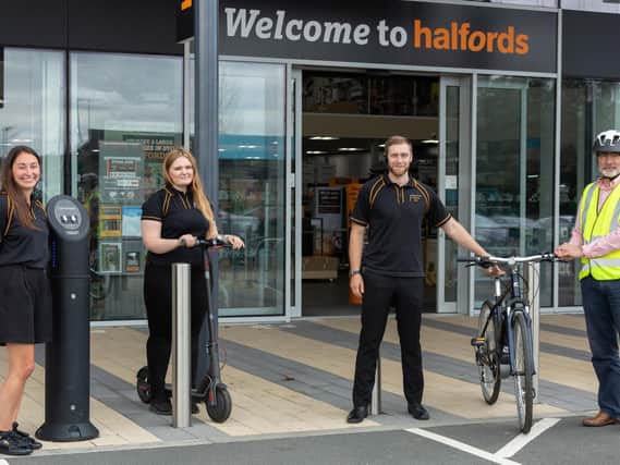 L-R: Halfords staff members Gemma and Emily, store manager Darren Grieves and Rugby MP Mark Pawsey.