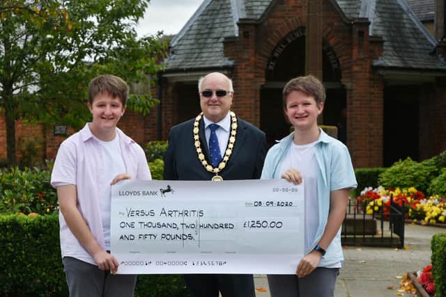 Ellis and Toby Davidson who raised £1,250 by running 500km with Lutterworth Mayor Rob Coleman.
PICTURE: ROB WOODWARD