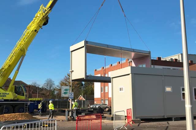 The new children’s assessment unit arriving at Warwick Hospital. Photo by SWFT