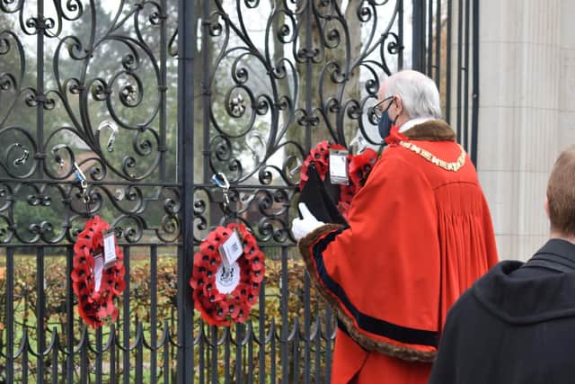 Rugby mayor Cllr Bill Lewis lays a wreath at the gates.
