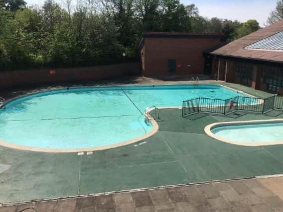 Campaigners hoping to keep Kenilworth’s outdoor pool open have had their hopes quashed after district councillors refused to pause their plans for the Abbey Fields leisure project.