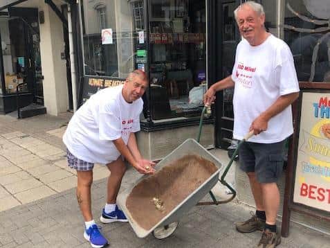 Kevin Murphy (left) makes a donation to Fred Hepburn on one of Fred's walks to Murphy's Bar in Leamington as part of his 500-mile challenge.