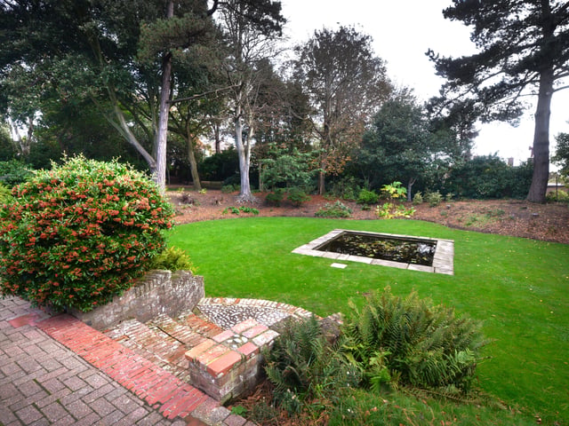 Manor Gardens in Bexhill pictured in autumn, 27/10/21. SUS-211027-145943001