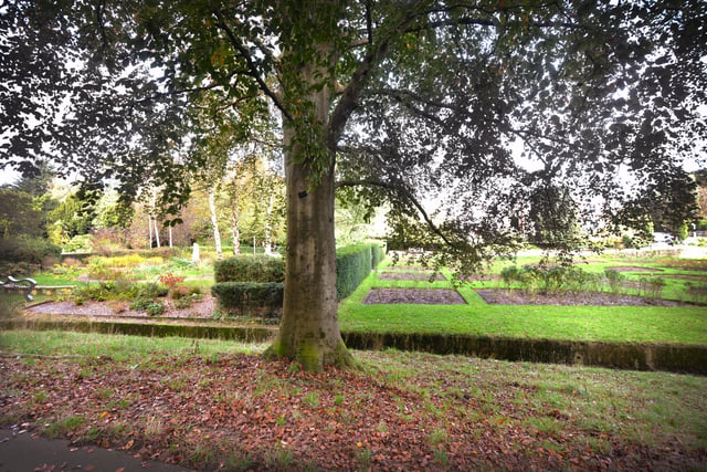 Alexandra Park in Hastings pictured in autumn, 27/10/21 SUS-211027-150510001