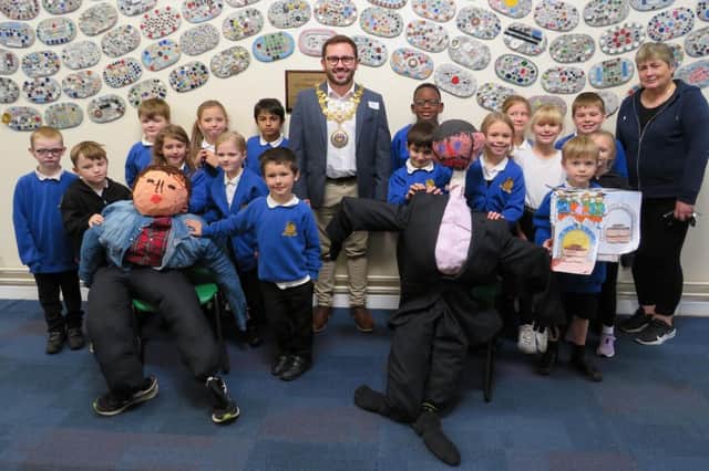 Cllr Richard Edgington, the Mayor of Warwick  with children from Newburgh and their Guys. Photo supplied