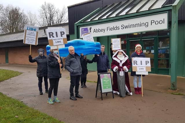 Kenilworth Lido Campaign Group has been running a Christmas Wish for Outdoor Swimming initiative which culminated in a procession from Talisman Square to Abbey Fields last Saturday (December 18)