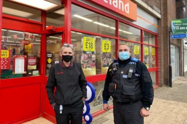 Dorianne from Iceland with PCSO Craig Ricardo from Warwickshire Police’s Safer Neighbourhood Team (photo by Kenilworth Watch).