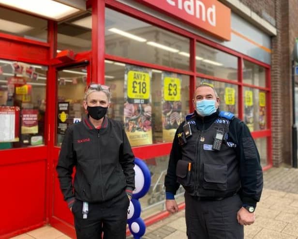 Dorianne from Iceland with PCSO Craig Ricardo from Warwickshire Police’s Safer Neighbourhood Team (photo by Kenilworth Watch).