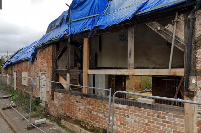 Villagers and parish councillors have called for an historic barn in Austrey to be restored rather than pulled down and replaced with two new houses.
