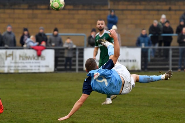 David Kolodynski's bicycle kick goes high