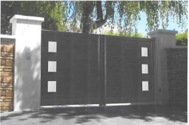 A controversial design of gates and a wall for the front of a home have been approved by councillors - even though one suggested they resembled the ‘Great Wall of Bulkington’.