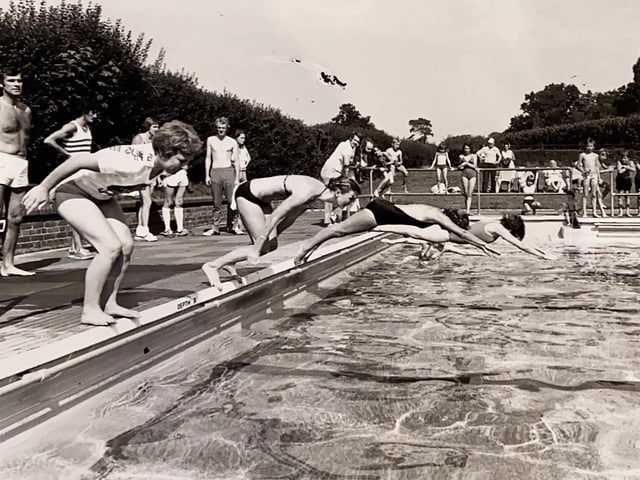 Horsham swimming pool August 1978