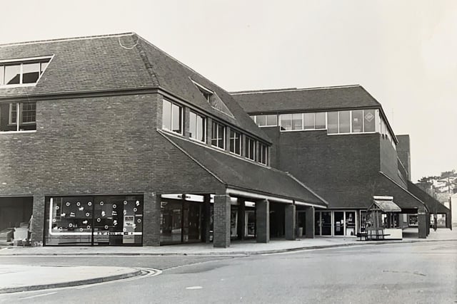 Swan Walk Shopping Centre facing the Carfax December 1978