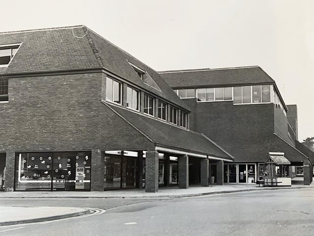 Swan Walk Shopping Centre facing the Carfax December 1978