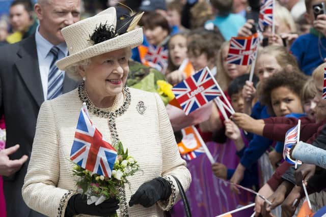 Queen Elizabeth II meets members of the public during a visit to Leeds (photo: Arthur Edwards - WPA Pool /Getty Images)