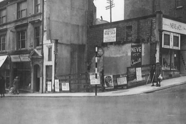 Corner of London Road and Norman Road late 1940's. SUS-221003-132608001
