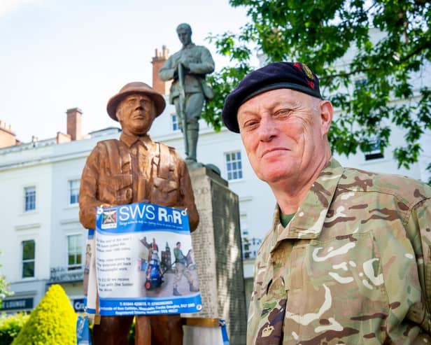 Robin Hood with the statue at the Leamington War Memorial