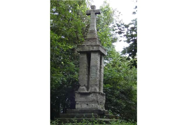 The memorials and Gaveston Cross on Blacklow Hill