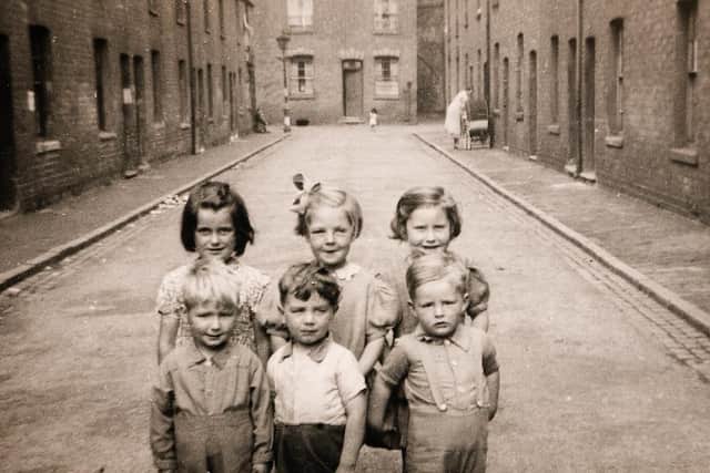 Children in Leamington in the early 20th century. Image courtesy of the Leamington History Group.