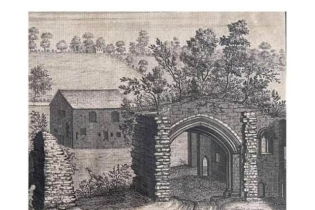 The Gatehouse (front, right) and ‘the Barn’ (back, centre) in 1729 (from Samuel
and Nathaniel Buck’s Engraving of the Ruins of Kenilworth Abbey, 1729. Published by permission of Matthew Bunting.