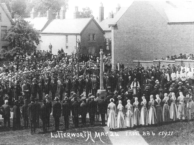 The unveiling took place on a hot summer’s day, Tuesday May 24, 1921 and was very well attended by the local population. The Earl of Denbigh officiated and gave a speech to the assembled crowd.