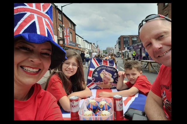 Hundreds of people filled the centre of Kenilworth to celebrate Queen’s Platinum Jubilee today (Friday June 3). Pictured here are the Line family.