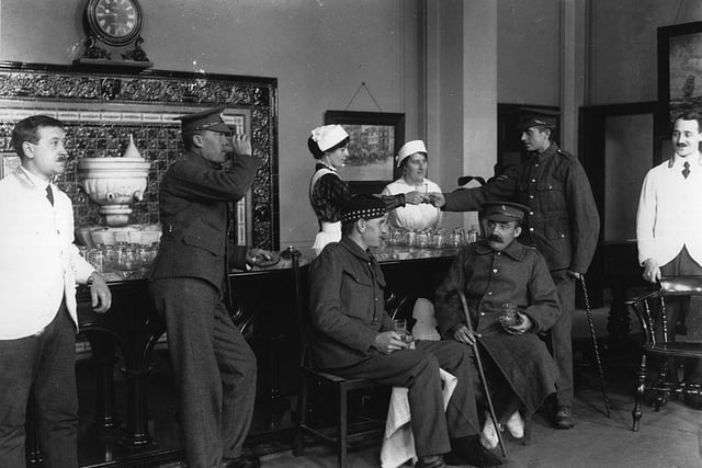 Wounded British troops from the front line, recuperating in a sanatorium in Leamington Spa, around 1917.