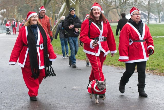 Hundreds of people took part in the 5k event. Photo by David Hastings/dh Photo