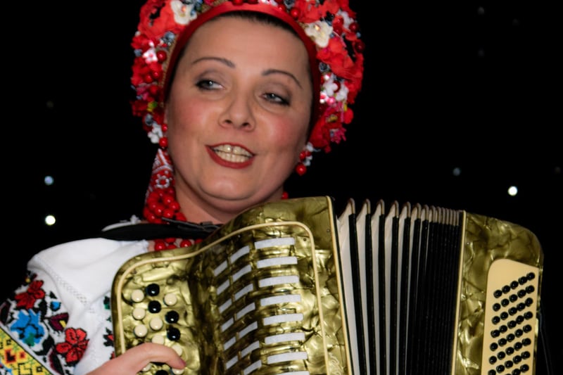 Talented singer and musician, Irna King entertains with a medley of hand clapping music and songs. She was born in Ukraine but now lives in Coventry.