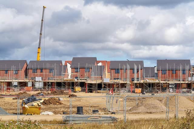 Planning decisions for two developments totalling 379 homes on the edge of the Rugby borough have been delayed so councillors can question a highways specialist.
