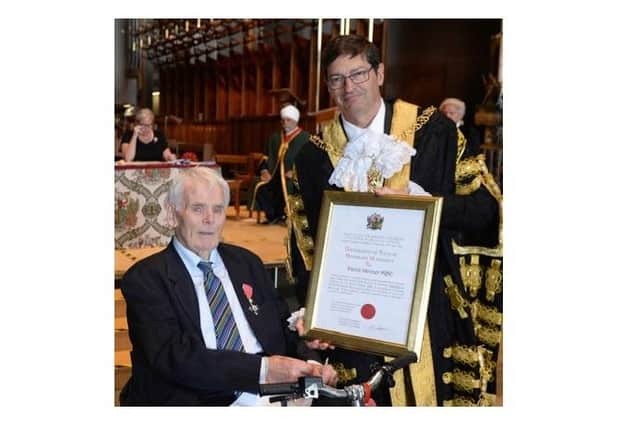 The Lord Mayor, Cllr Kevin Maton, presented Cllr Skinner with the certificate.
