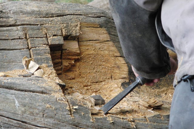 Carver Graham Jones working on the seat. Photo by Geoff Ousbey