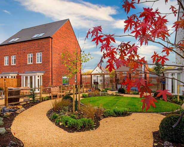 B&DWM - 004_Heritage Grange - The show home garden at David Wilson Homes' Warwickshire development