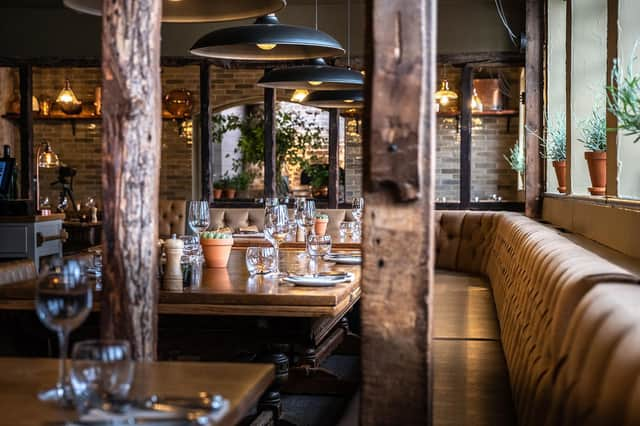 Drinking and dining at The Cricketers is a connoisseur’s choice, thanks to a well-stocked bar with cask ales, refined single malt whiskies, artisan gins and a mouth-watering menu .