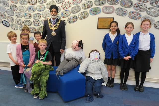 Cllr Parminder Singh Birdi, Warwick Mayor,  with children from Newburgh and their Guys. Photo supplied