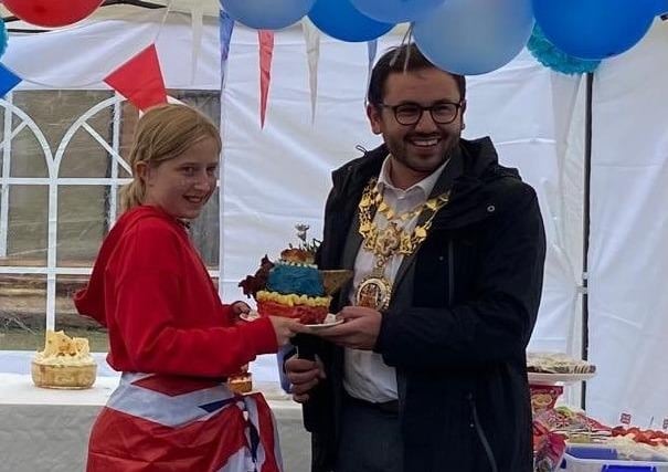 Blacklow Road in Warwick had a street party on Sunday. Young resident Neve won the Prince and Princesses bake-off entry and is pictured here with the Mayor of Warwick, Cllr Richard Edgington.
