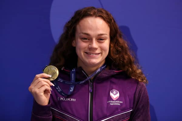 Lauren Cox poses with her medal after winning in the British Championships. (Getty Images)